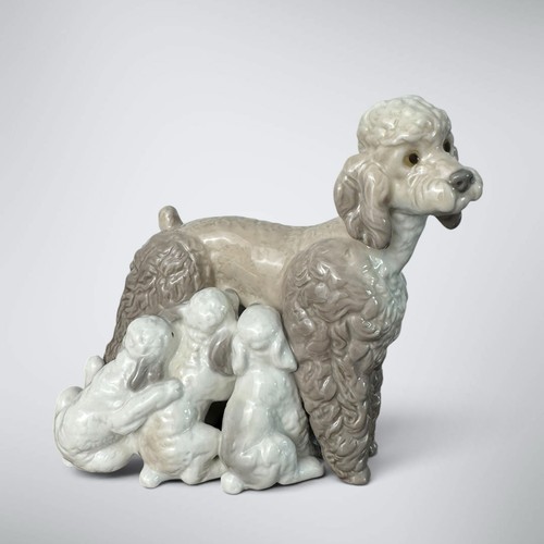 Lladro 1257 poodle - mother, with
