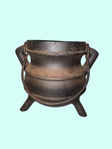 Cast iron legged cauldron - 3-legged,