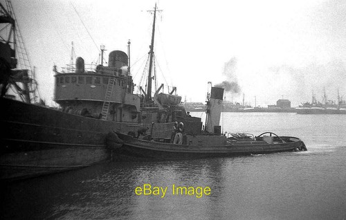 Photo 6x4 tug and - tug,