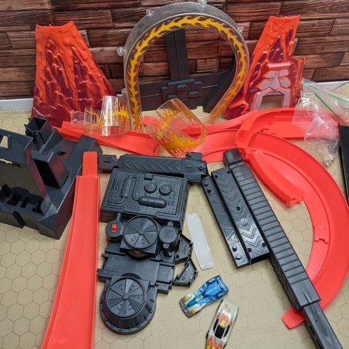Hot wheels volcano blowout - hot,