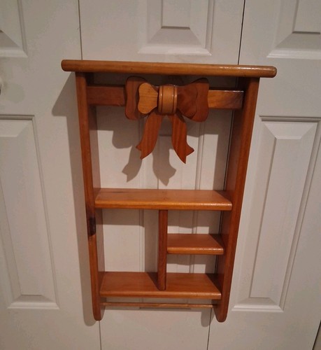 Medium wood wall mounted - medium,