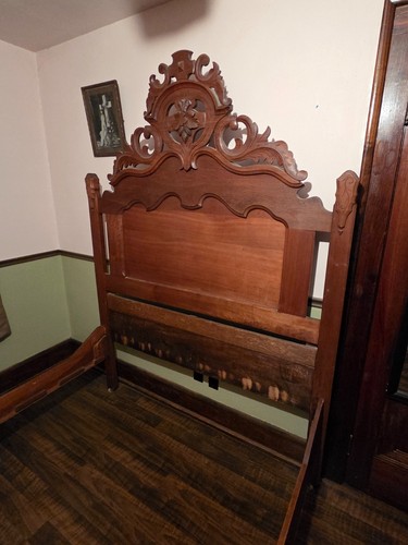 Lovely full size walnut - size,