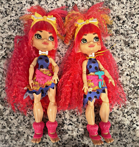Lot girl dolls red - of,