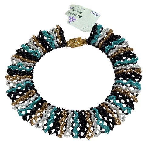 Runched netted collar using - collar,