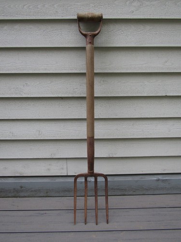 Vintage prong hay pitch fork - 4,