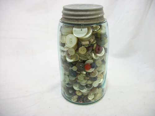Quart old buttons - 1, of