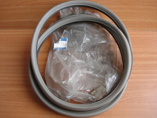 Door seal weather - seal, rear