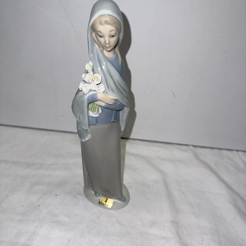 Lladro figurine girl - figurine, with