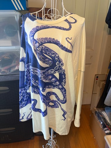 Blue white octopus - blue,