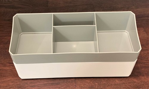 Cosmetic storage box