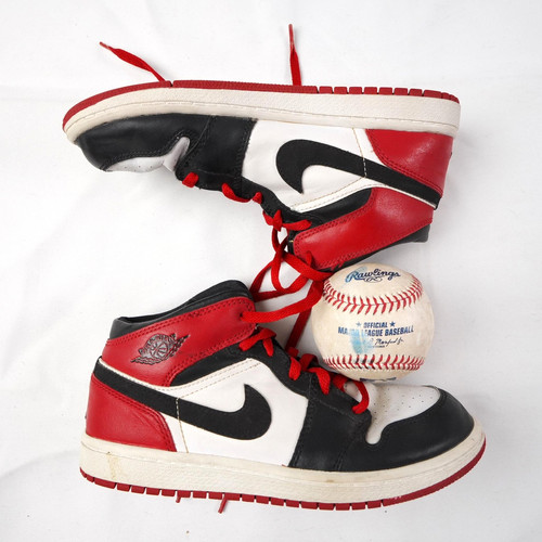 Nike air jordan mid - air,