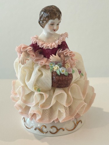 Irish dresden lace figurine - mz,