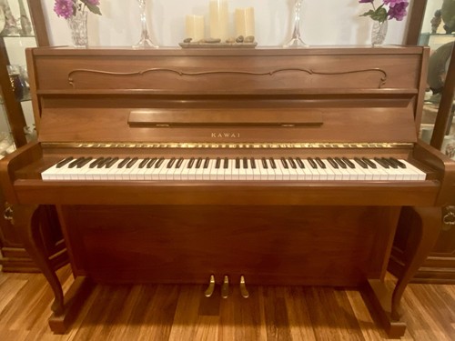 Kawai upright piano well - piano,