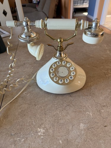 Vintage 1970 telephone - 1970’s,