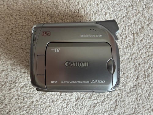 Canon zr700 minidv - canon, camcorder