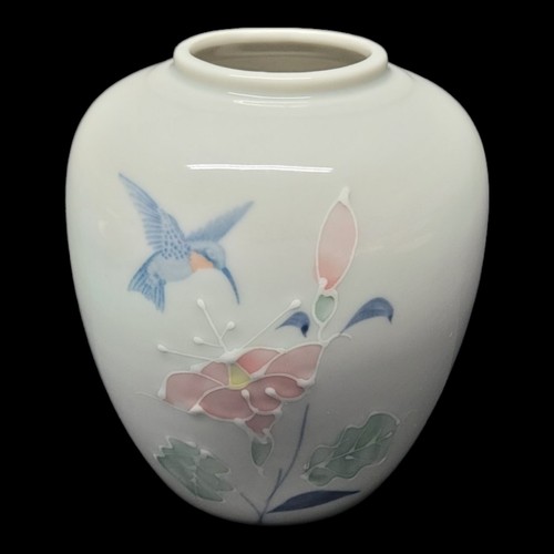 Otagiri vase with raised paint - vase,