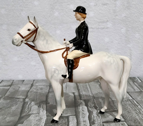 Beswick huntswoman standing - beswick,