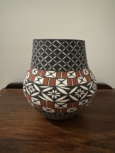 Acoma pueblo pottery olla - acoma, myra