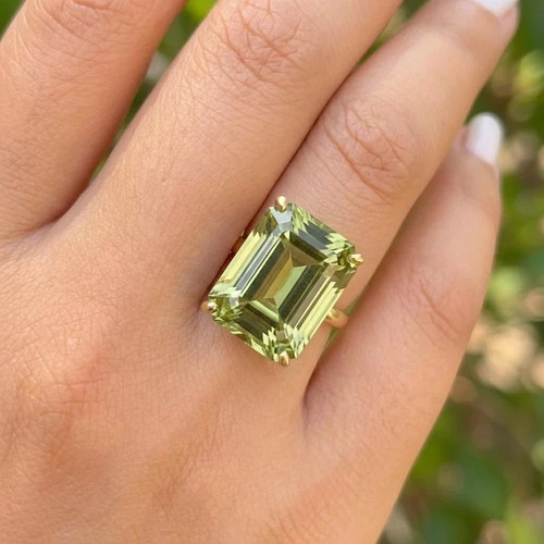 Emerald cut natural - 6.00,