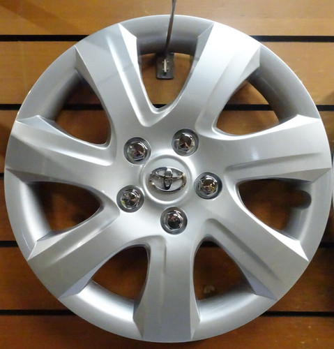 Hubcap fits toyota - 1,