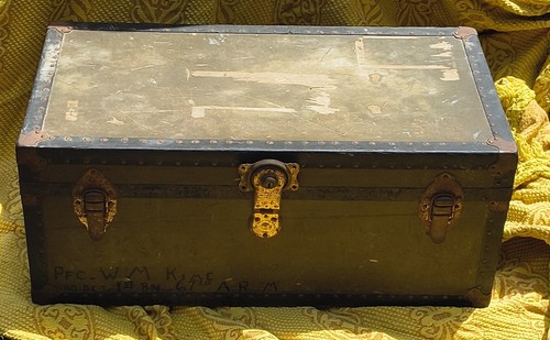 Wwii footlocker trunk - ,