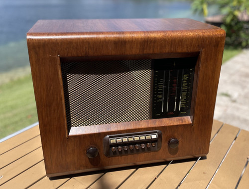 Vintage 1949 bush radio - bush,
