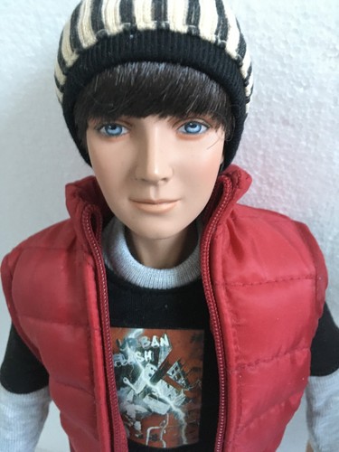 Tonner vinyl dressed male - dressed,