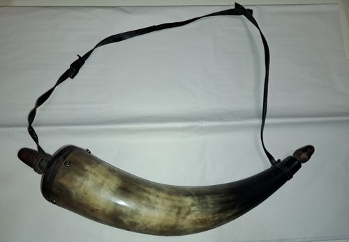 Large charger powder horn - ,