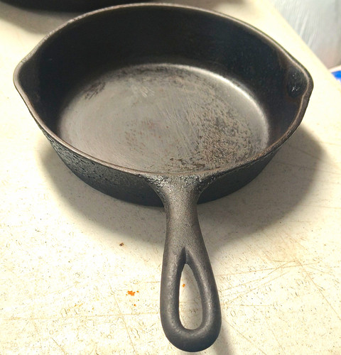1940 lodge cast iron round - lodge,
