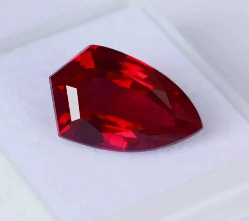 Natural red ruby - ct+,