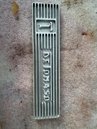 Detomaso valve cover - cover, emblem