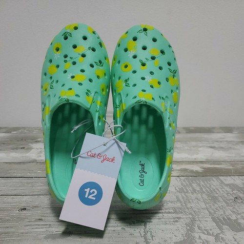 Cat jack slip on water - &,
