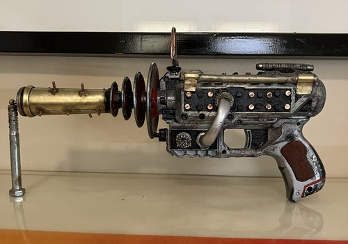 Steampunk ray gun retro sci - ray,