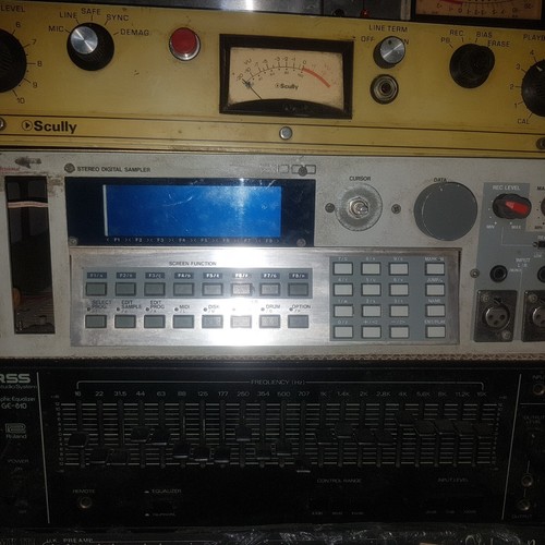 Akai 1000 sampler - akai, s