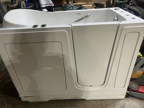 Walk bath tub - in,