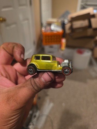 Yellow mattel hot - hot, wheels