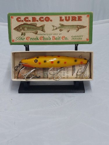 Lure and box display stand - lure, for
