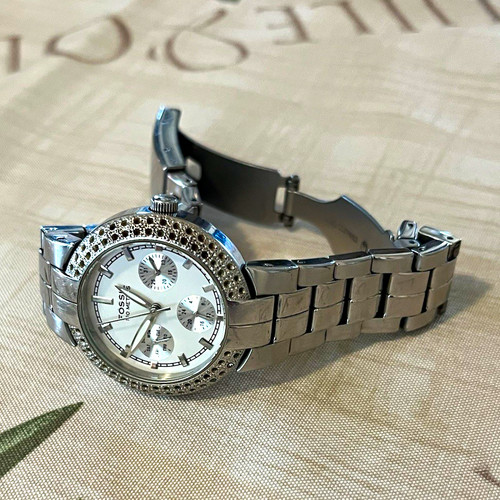 Fossil women analog - analog, quartz