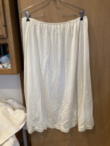 Vintage mel lin slip ivory - vintage, mel-lin