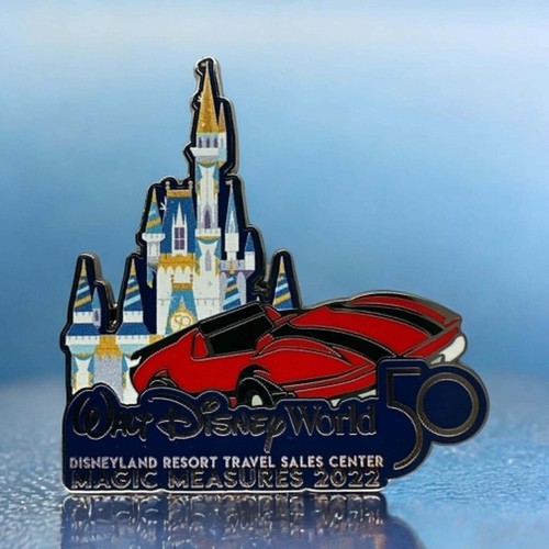 Disneyland cast member - cast,