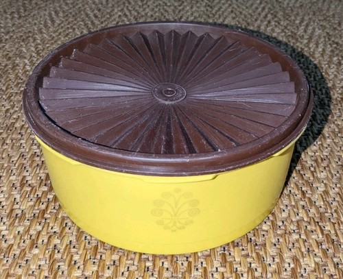 Tupperware round yellow - tupperware, 9"