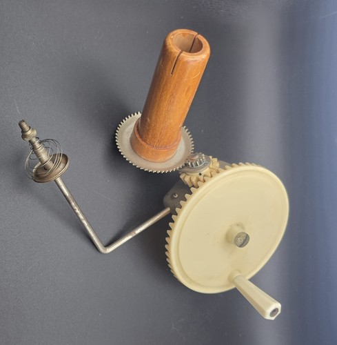 Ooak vtg knit hand crank - ooak,