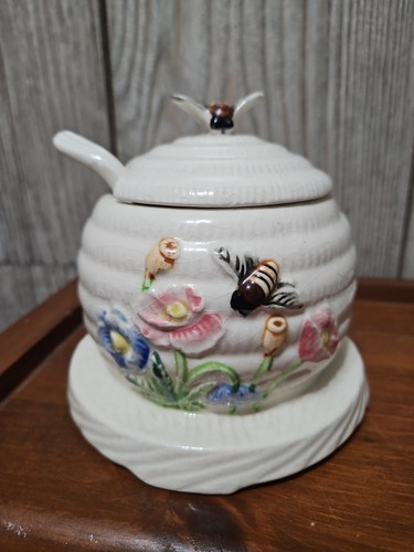 Bee hive bees - hive,