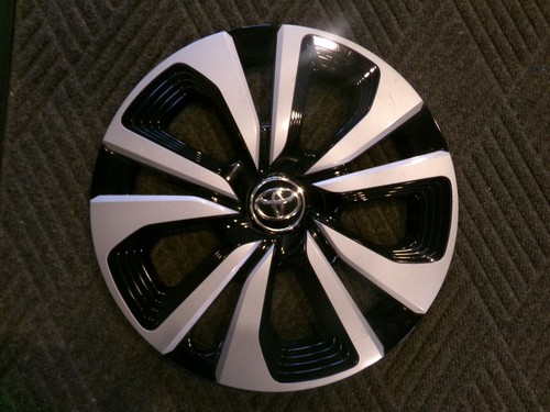 Toyota prius hubcap - toyota,