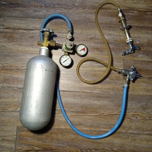 Beer keg tapping - keg, co2