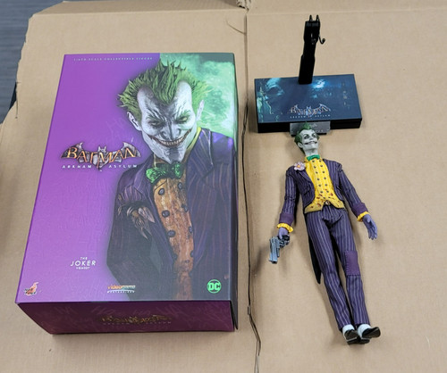 Hot toys batman arkham asylum - batman:,