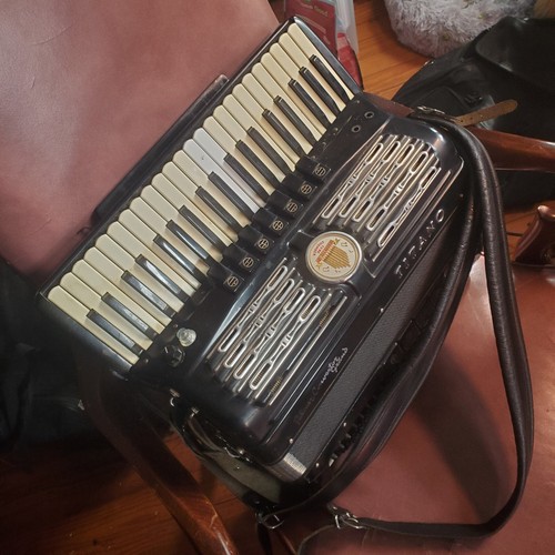 Titano accordion 120 bass - accordion,