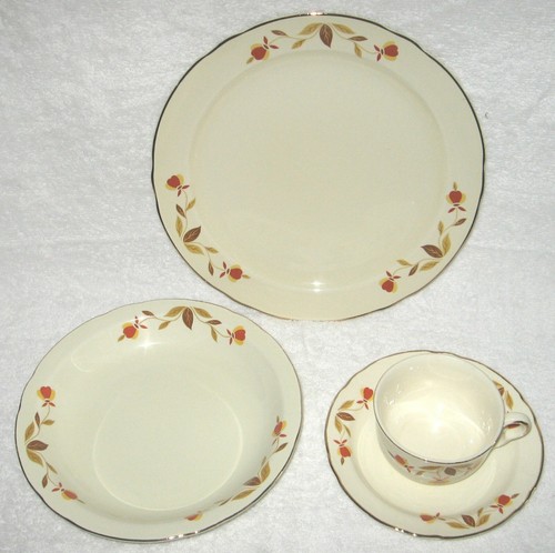 Vintage halls jewel - vintage,