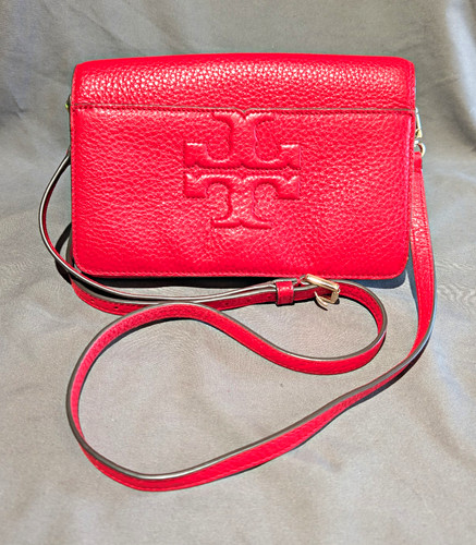Tory burch red pebbled logo - tory,
