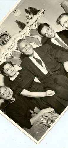 1955 ude family christmas - family,